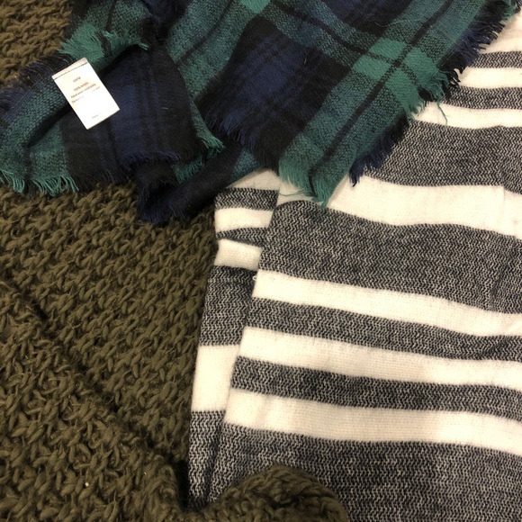 3 Chunky Winter Blanket Scarves - Picture 2 of 5